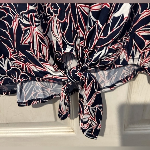 NWOT PerSeption Red, White and Blue Floral Design with a Twist Tie on Front - Picture 2 of 5
